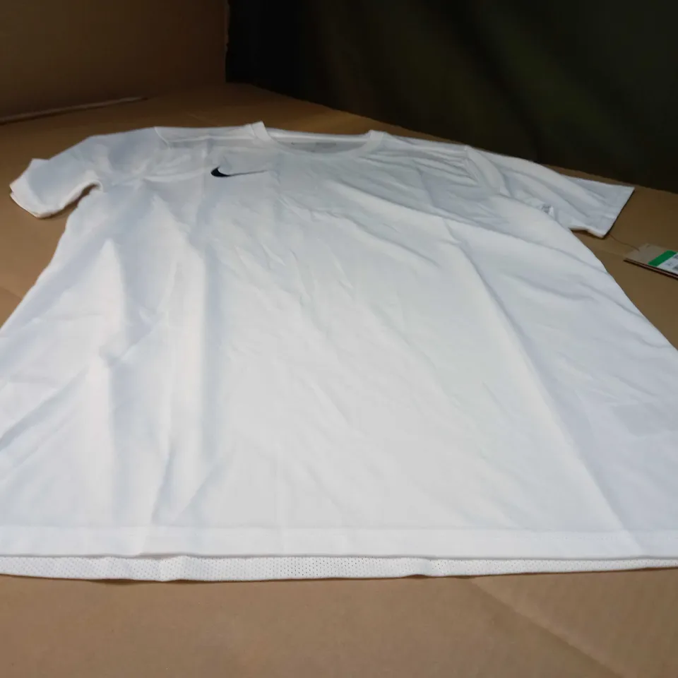 NIKE DRI-FIT WHITE FITNESS TOP - XL