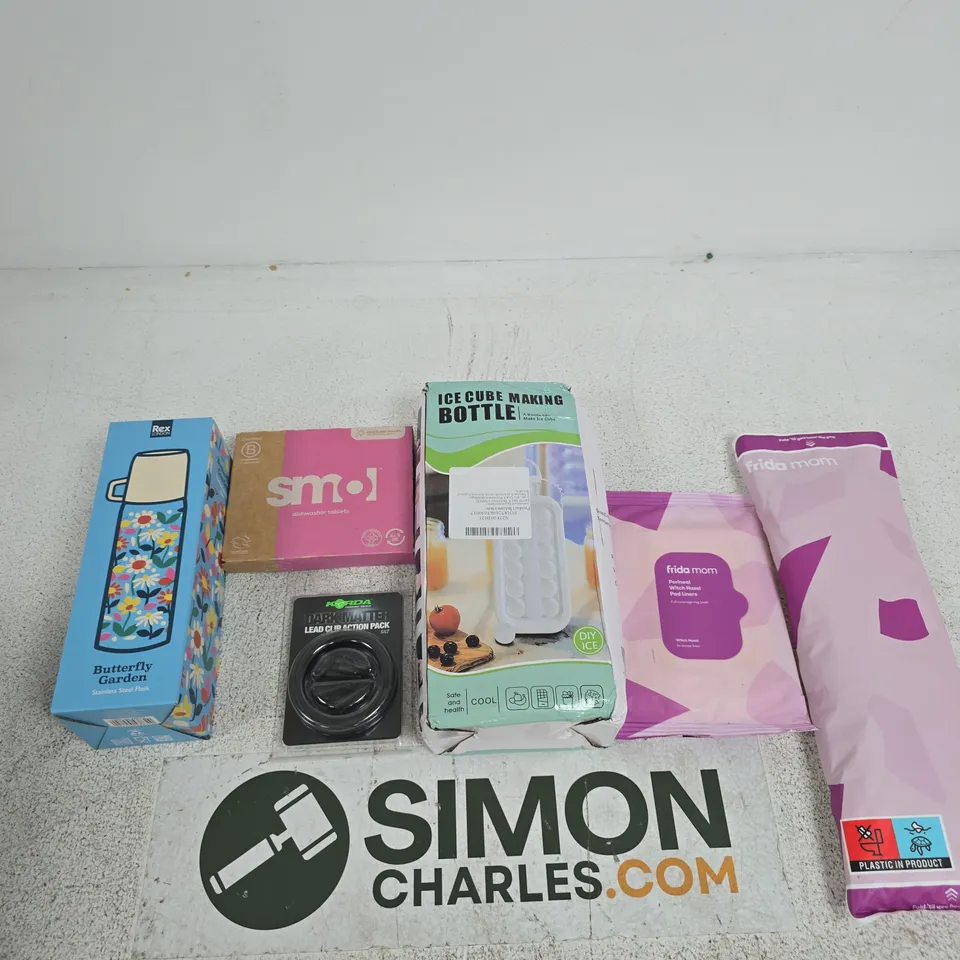 TOTE OF APPROXIMATELY 10 ASSORTED ITEMS INCLUDING FRIDA MOM COLD PADS, FRIDA MOM PERINEAL WITCH HAZEL PAD LINERS AND AN ICE CUBE MAKING BOTTLE