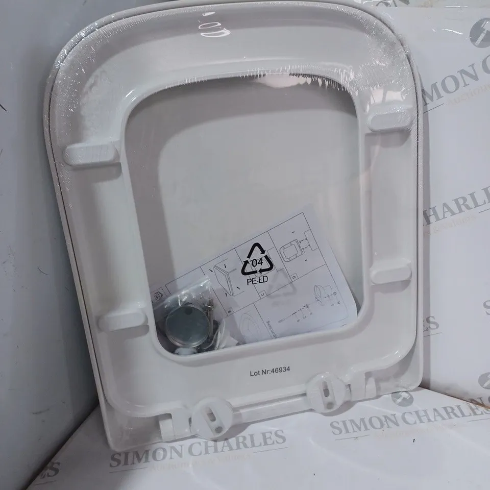 BOXED DESIGNER S60 SOFT CLOSE WHITE TOILET SEAT 