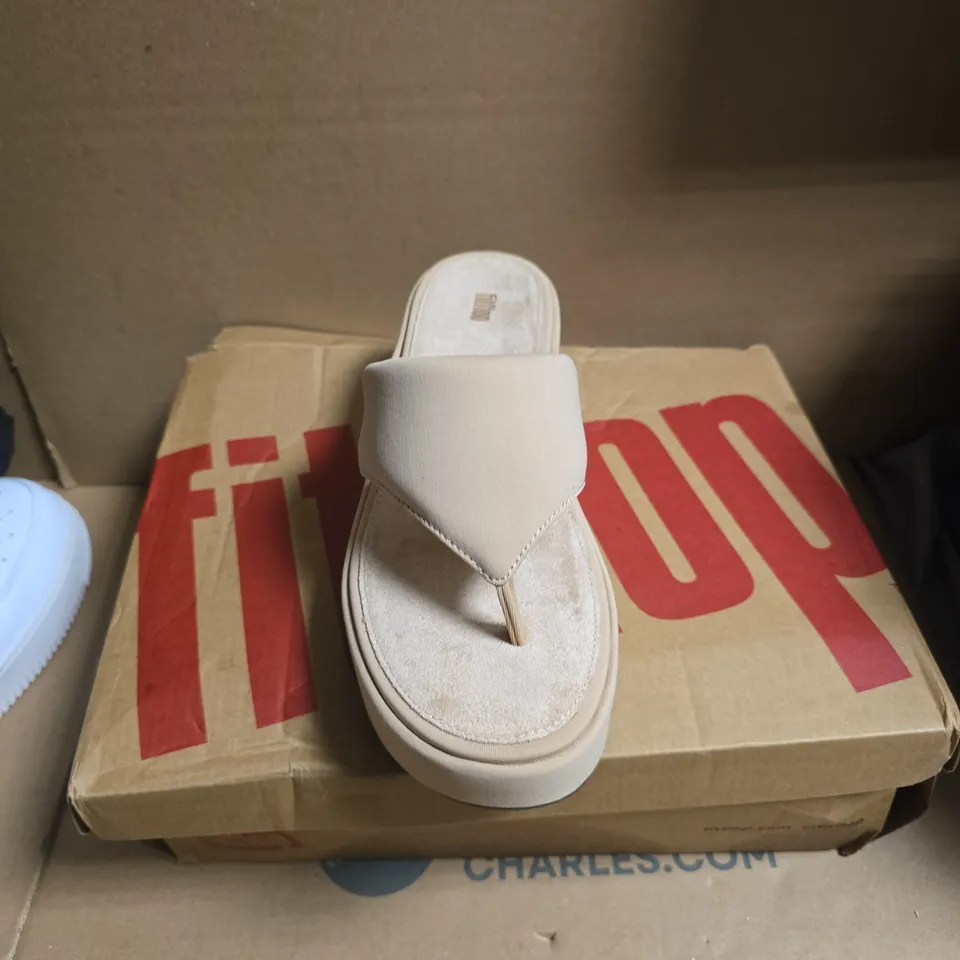 FITFLOP PLATFORM WEDGE TOE-POST SANDALS – CLASSIC BEIGE, UK 6
