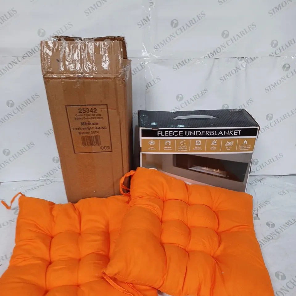 BOX TO CONTAIN APPROX. 4 X ASSORTED HOUSEHOLD PRODUCTS. INCLUDES SEAT CUSHIONS, BLANKET, LIGHT & LIGHT SHADE