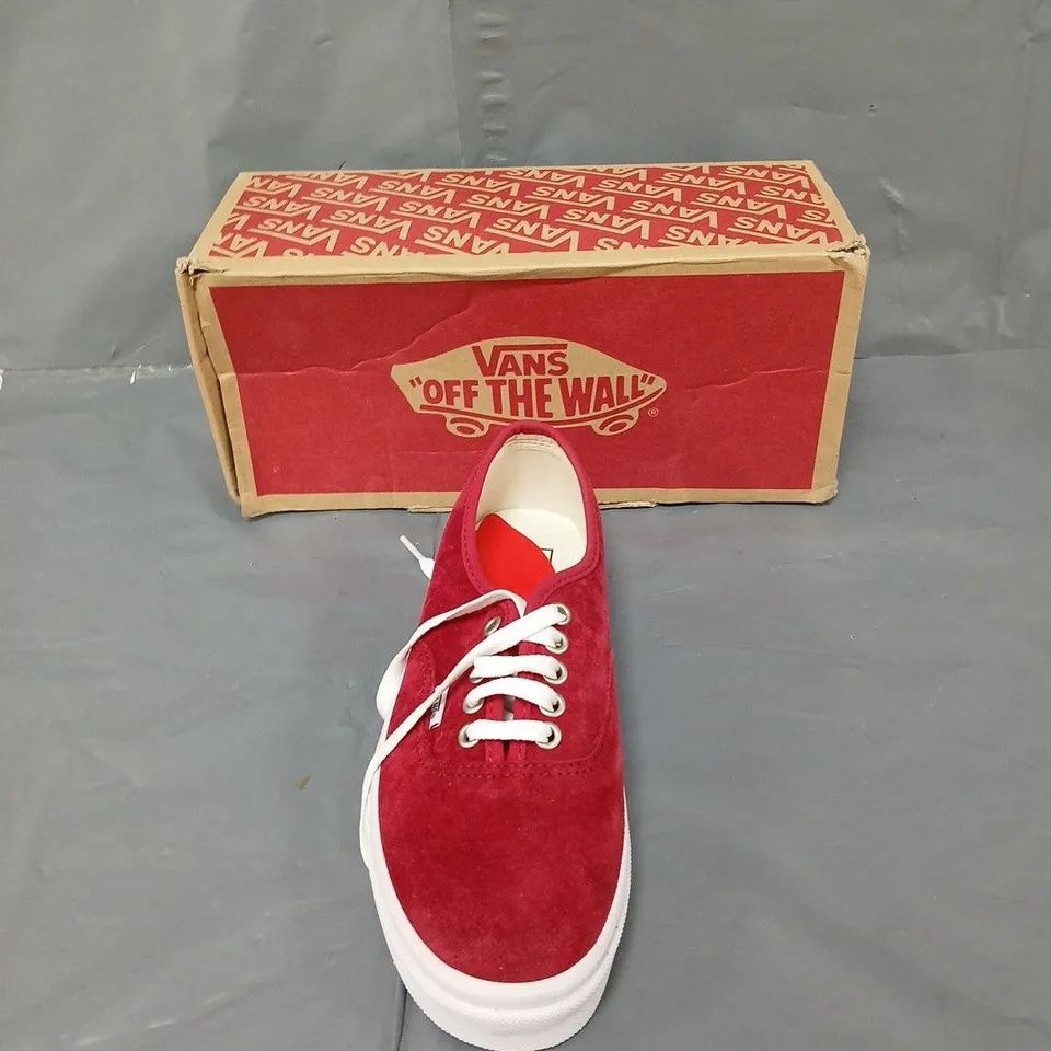 BOXED PAIR OF VANS PIG SUEDE RED LOWS UK 6