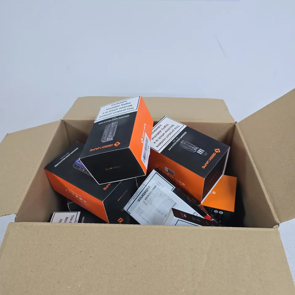 APPROXIMATELY 20 ASSORTED E-CIG PRODUCTS AND ACCESSORIES TO INCLUDE OXVA, GEEKVAPE ETC