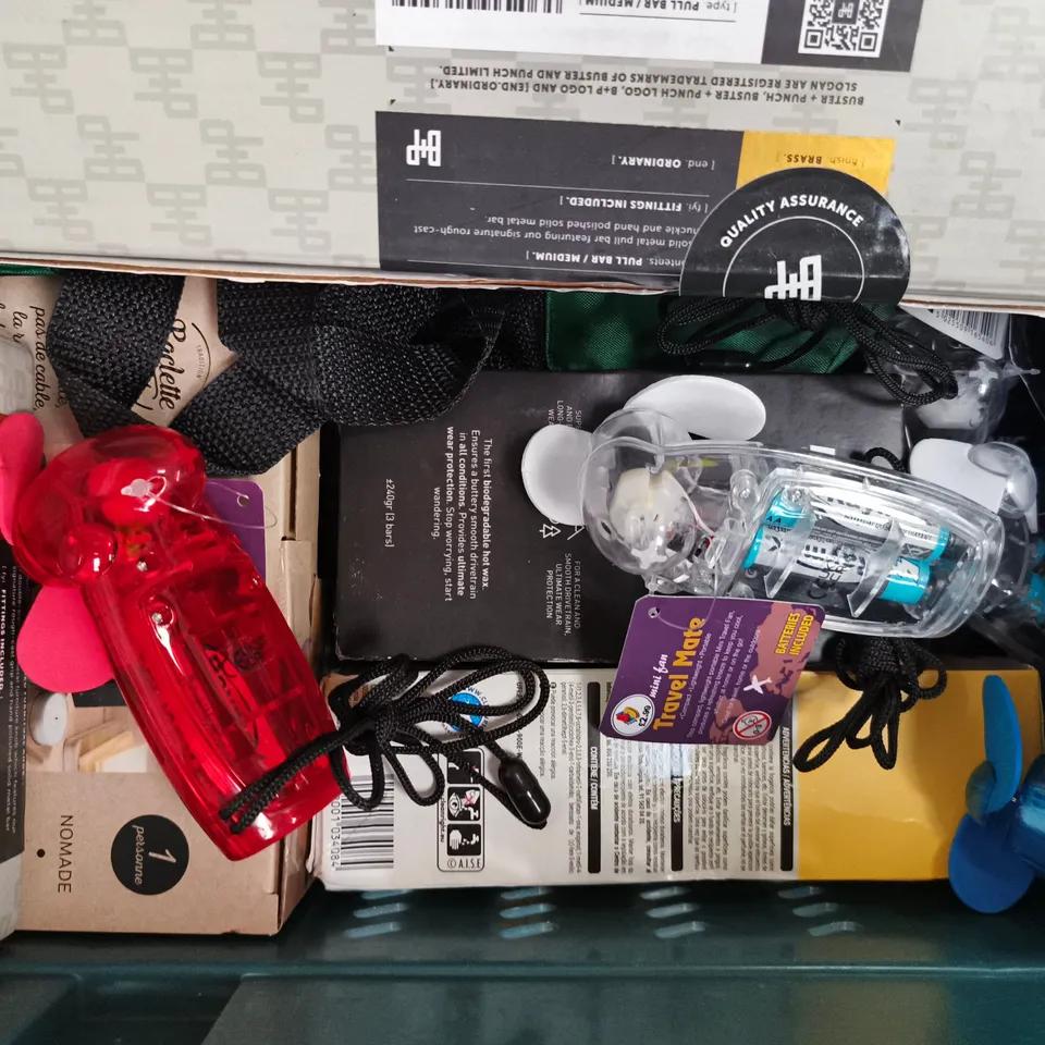 APPROXIMATELY 10 ASSORTED HOUSEHOLD ITEMS TO INCLUDE TRAVEL MATE MINI FAN, ETC