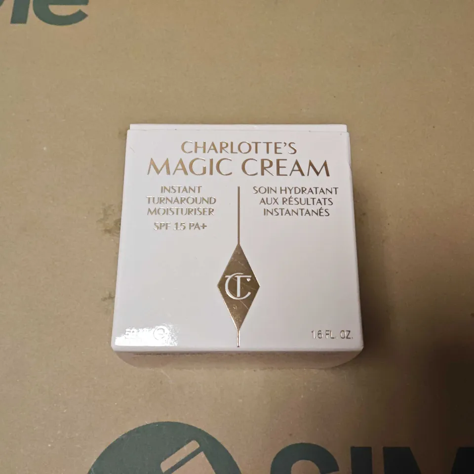 CHARLOTTE TILBURY MAGIC CREAM MOISTURISER 50ML + GLITTER GOLD POWDER COMPACT (PINK BOX) – SET