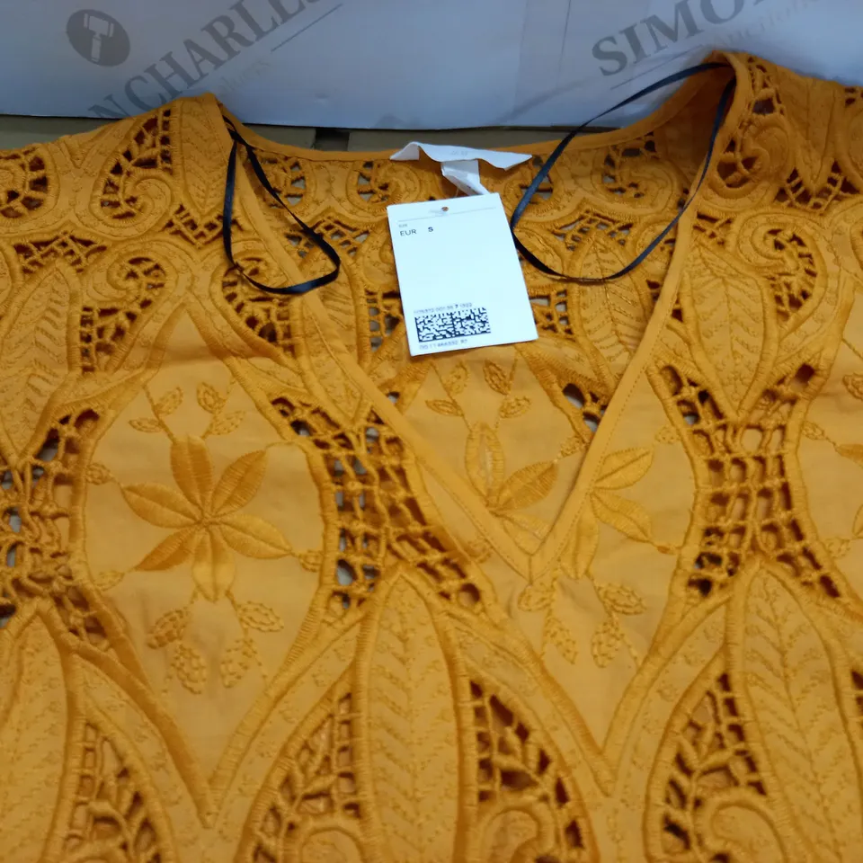 H&M ORANGE LACE TOP - EUR S