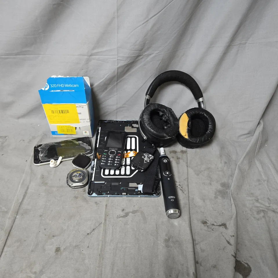 APPROXIMATELY 8 ASSORTED COMPUTER AND ELECTRICAL ITEMS, INCLUDING FOCAL HEADPHONES, ALCATEL ONE TOUCH PHONE, FITBIT AND APPLE IPHONE. ALL ITEMS ARE DAMAGED