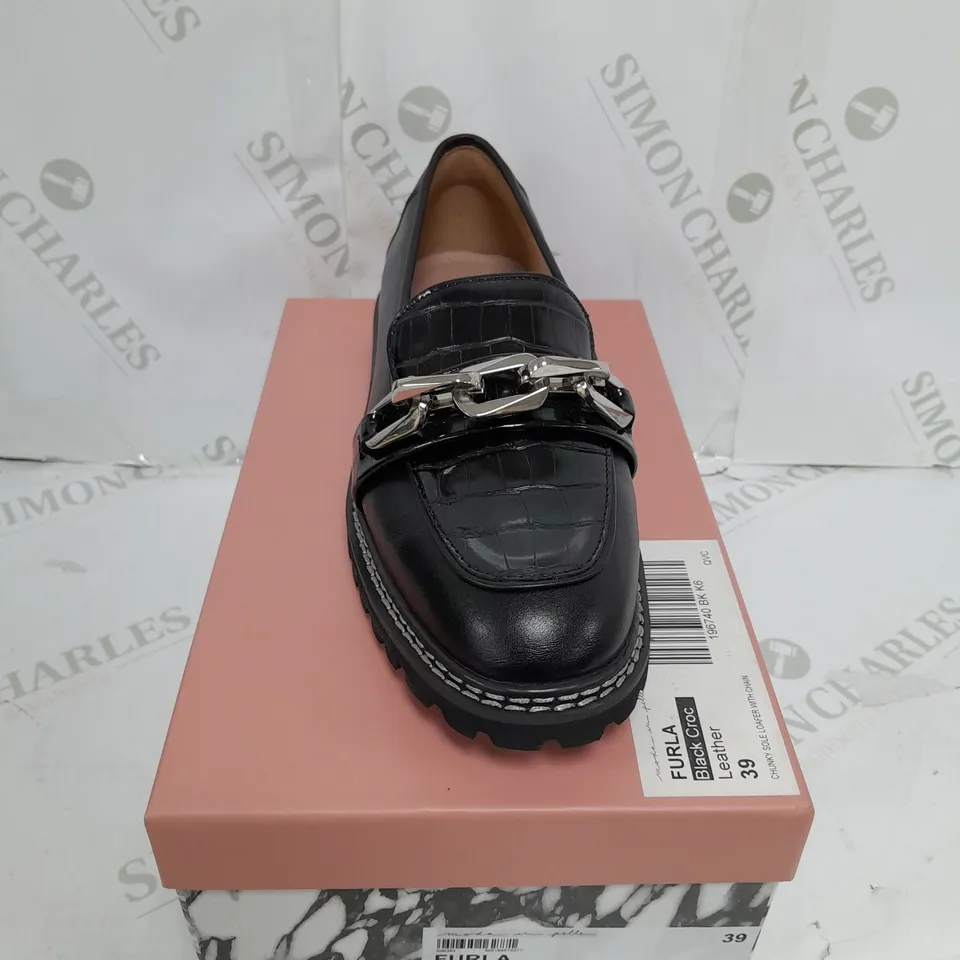 MODA IN PELLE BLACK LOAFERS SIZE 6