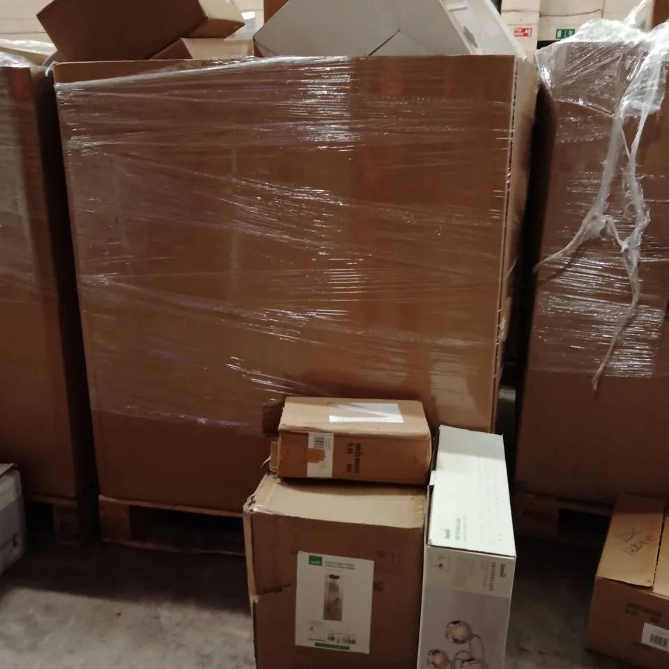PALLET OF ASSORTED DESIGNER LIGHTING PRODUCTS TO INCLUDE;FLUSH CEILING LIGHT,ALEXIS 5 LIGHT FITTING,WALL LIGHT
