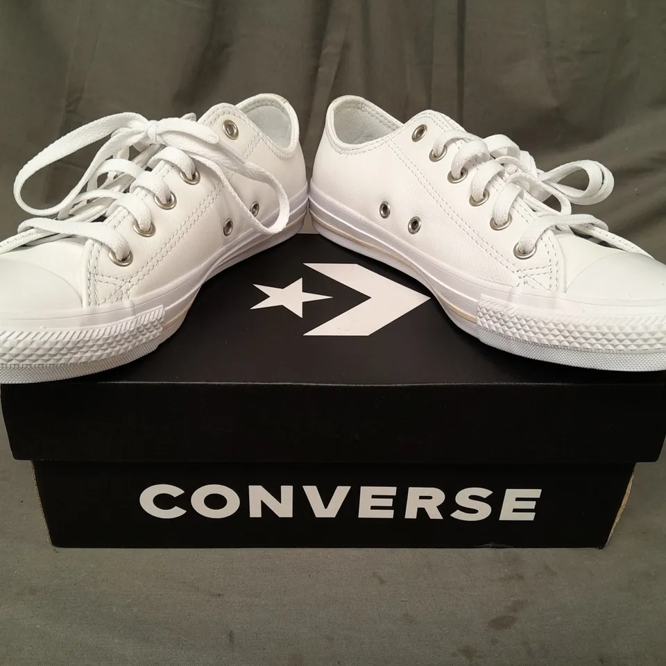 BOXED PAIR OF CONVERSE SHOES IN WHITE UK SIZE 5
