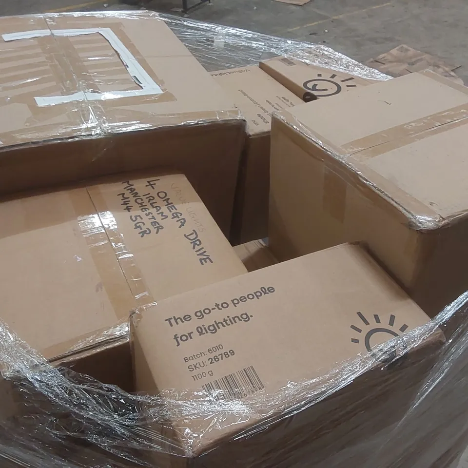 PALLET CONTAINING A VERY LARGE QUANTITY OF ASSORTED LIGHTING ITEMS