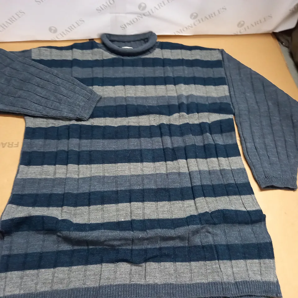 LOT OF APPROXIMATELY 25 BLUE STRIPED JUMPERS - SIZE UNSPECIFIED