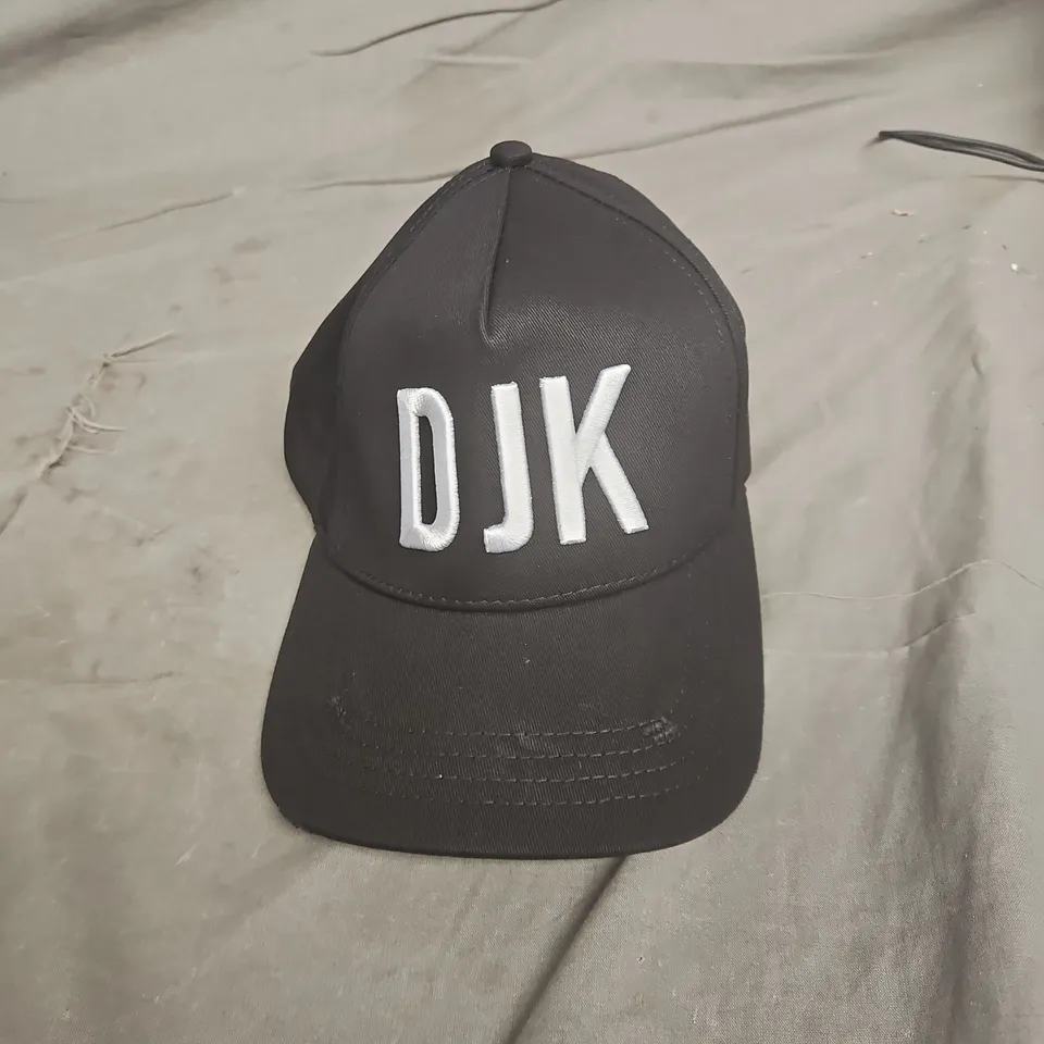 DJK LOGO CAP BLACK/WHITE 