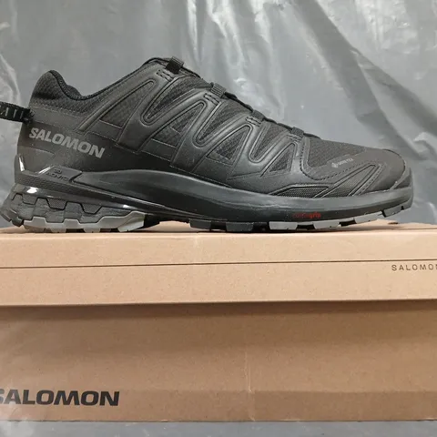 BOXED PAIR OF SALOMON XA PRO 3D V9 GTX SHOES IN BLACK SIZE UK 8