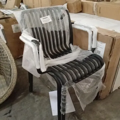 SET OF 2 PLASTIC OUTDOOR DINING CHAIRS
