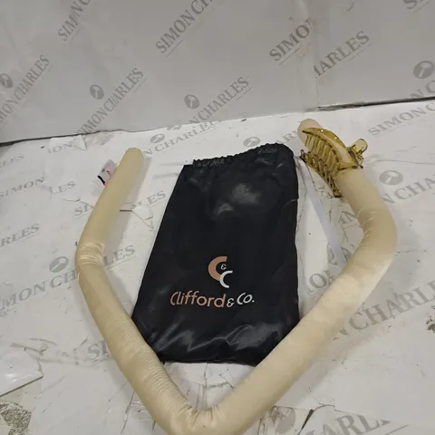 BOX OF 5 ASSORTED ITEMS TO INCLUDE MAKE UP BAG, MAKE BRUSHES ETC