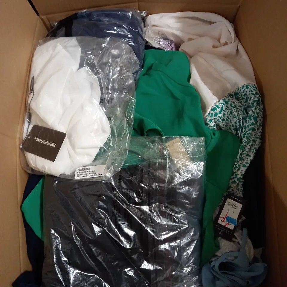 BOX OF APPROX 35 ASSORTED ITEMS TO INCLUDE - OASIS - BODEN - PRETTY LITTLE THING ECT 