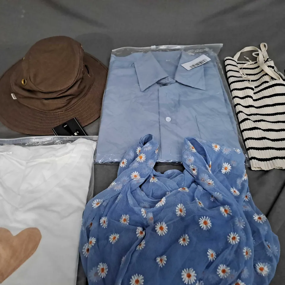 BOX OF APPROXIMATELY 20 ASSORTED CLOTHING ITEMS TO INCLUDE - HAT , SHIRT , T-SHIRT ETC