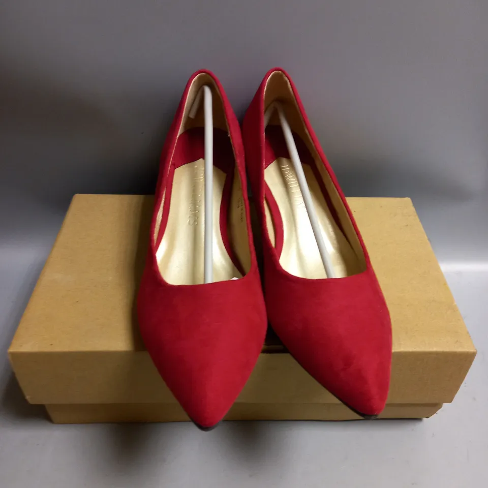 BOXED JD WILLIAMS LADIES SCARLET RED COURT SHOES. SIZE 5