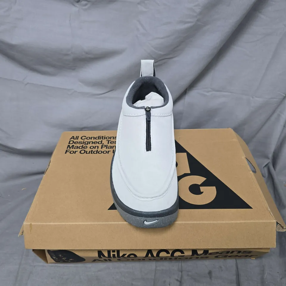BOXED PAIR OF NIKE ACG IZY SHOES IN WHITE - UK 9