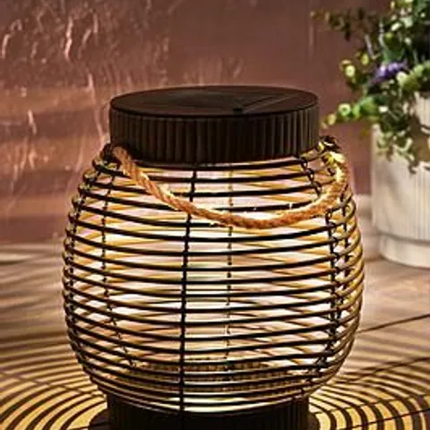 BRAND NEW BOXED VERY HOME BASKET-SHAPED CORAL BAY RATTAN SOLAR LAMP