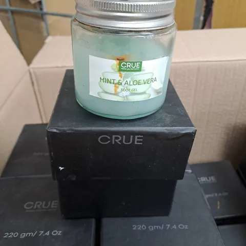 BOX OF APPROXIMATELY 15 CRUE ALOE AND MINT FOOT GEL - 220GM