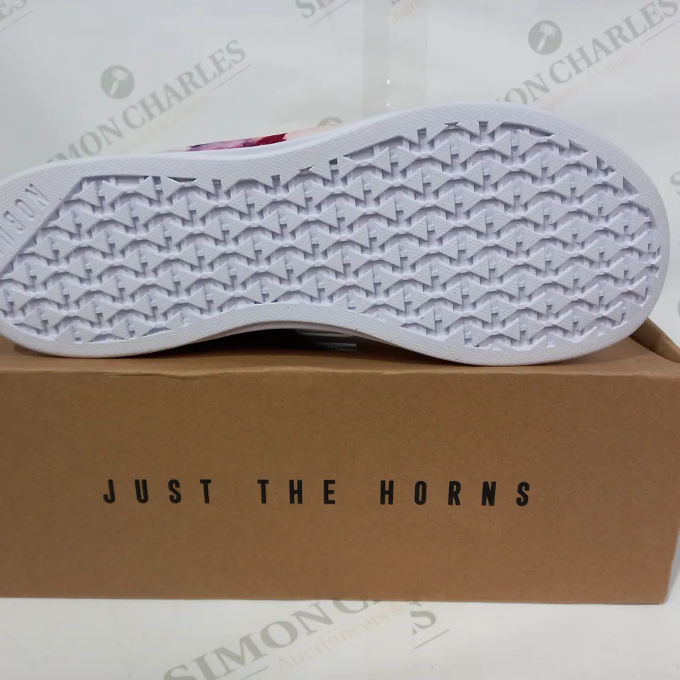 BOXED PAIR OF NOBULL CANVAS TRAINERS IN MULTICOLOUR UK SIZE 11.5