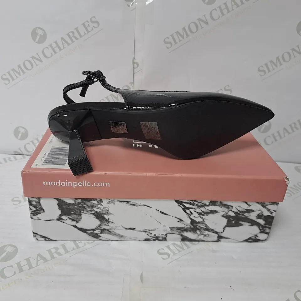 BOXED PAIR OF MODA IN PELLE HEELED SHOES IN BLACK SIZE 6