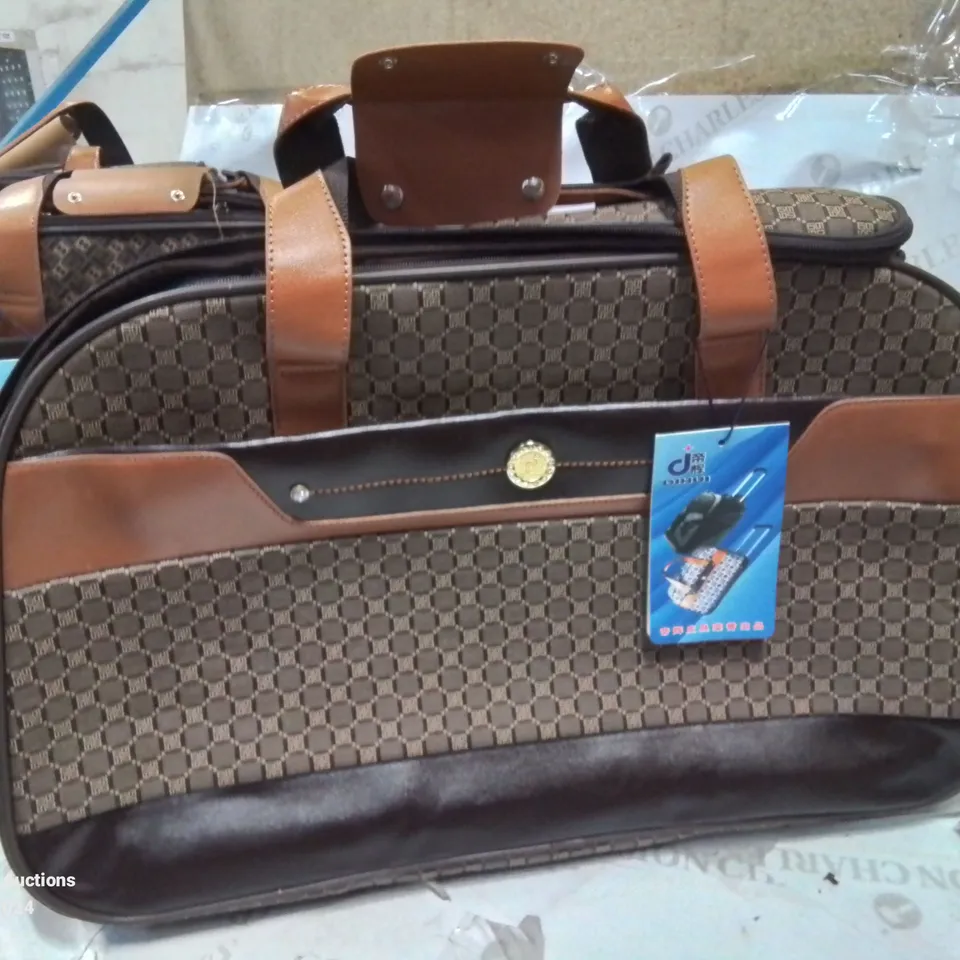 SELECTION OF 4 STYLISH 2in1 TRAVEL BAGS ON WHEELS