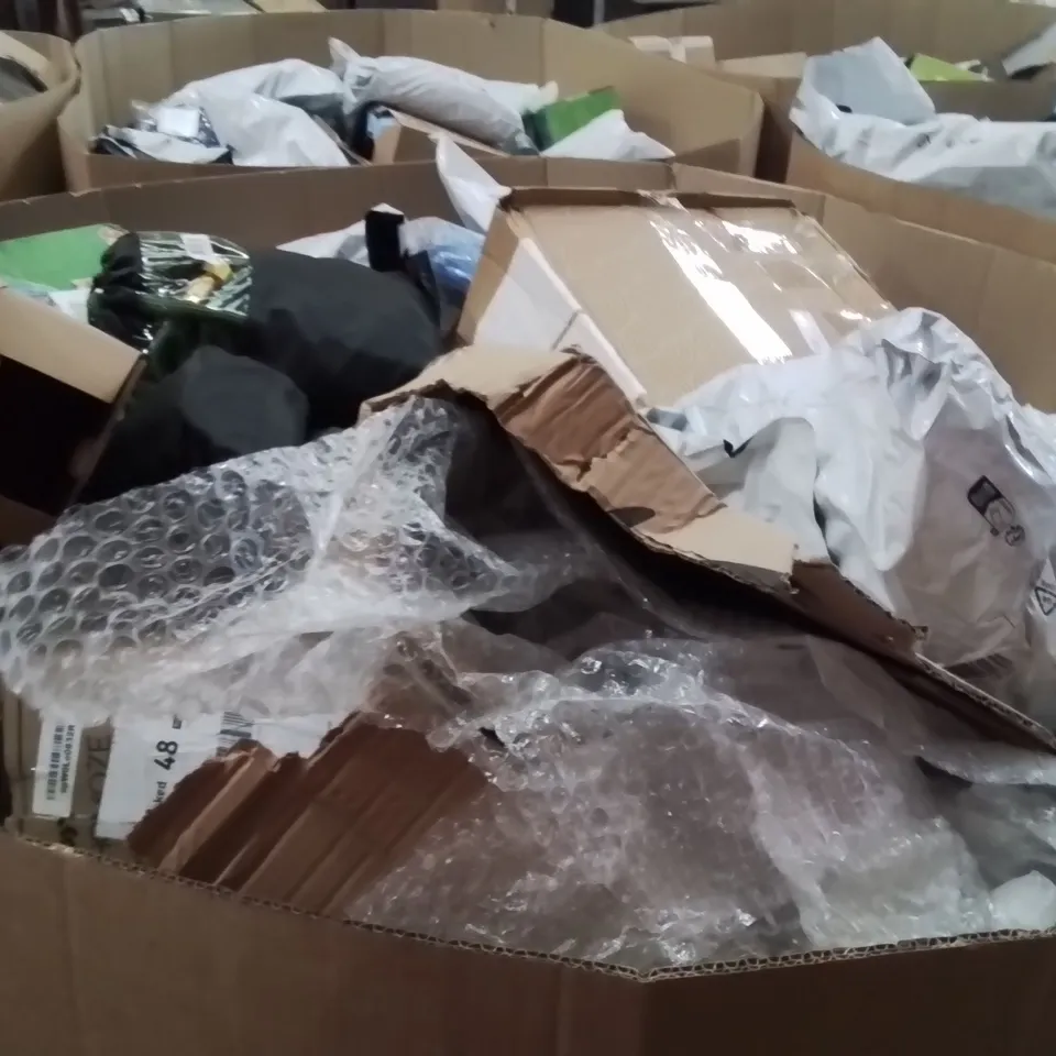 PALLET CONTAINING A LARGE QUANTITY OF HOSES