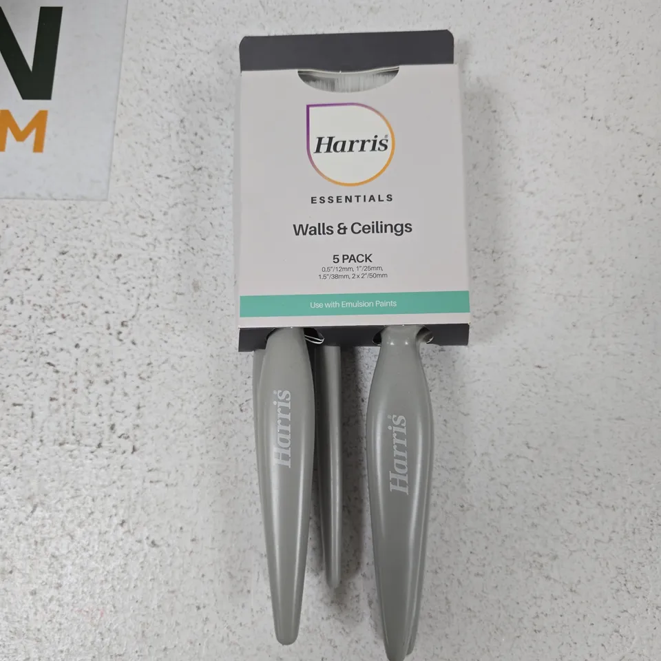 TOTE OF APPROXIMATELY 15 ASSORTED ITEMS TO INCLUDE: HARRIS PAINTBRUSHES