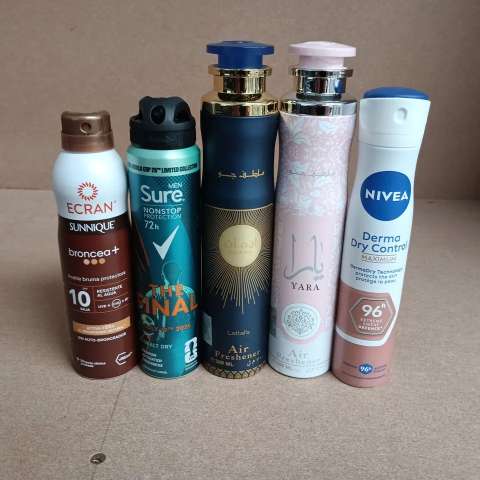 APPROXIMATELY 15 ASSORTED AEROSOLS TO INCLUDE SURE MEN, NIVEA AND AIR FRESHNER