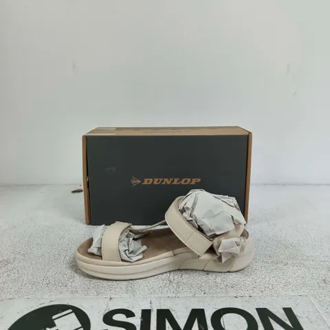DUNLOP BEIGE STRAPPY PLATFORM SANDALS – WOMEN'S SIZE 7
