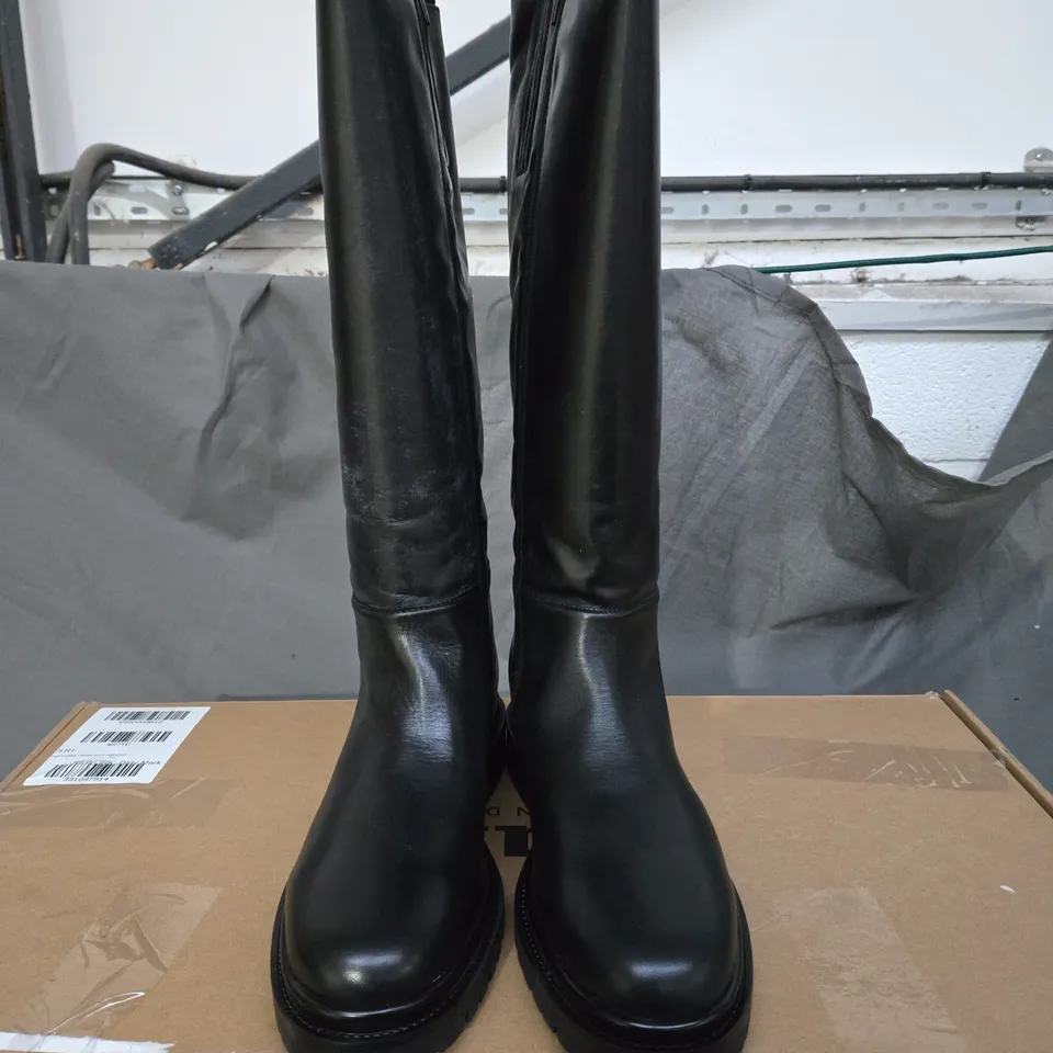 BOXED PAIR OF DUNE LONDON TILINGS LEATHER CHUNKY KNEE HIGH BOOT - BLACK - SIZE 6 RRP £200