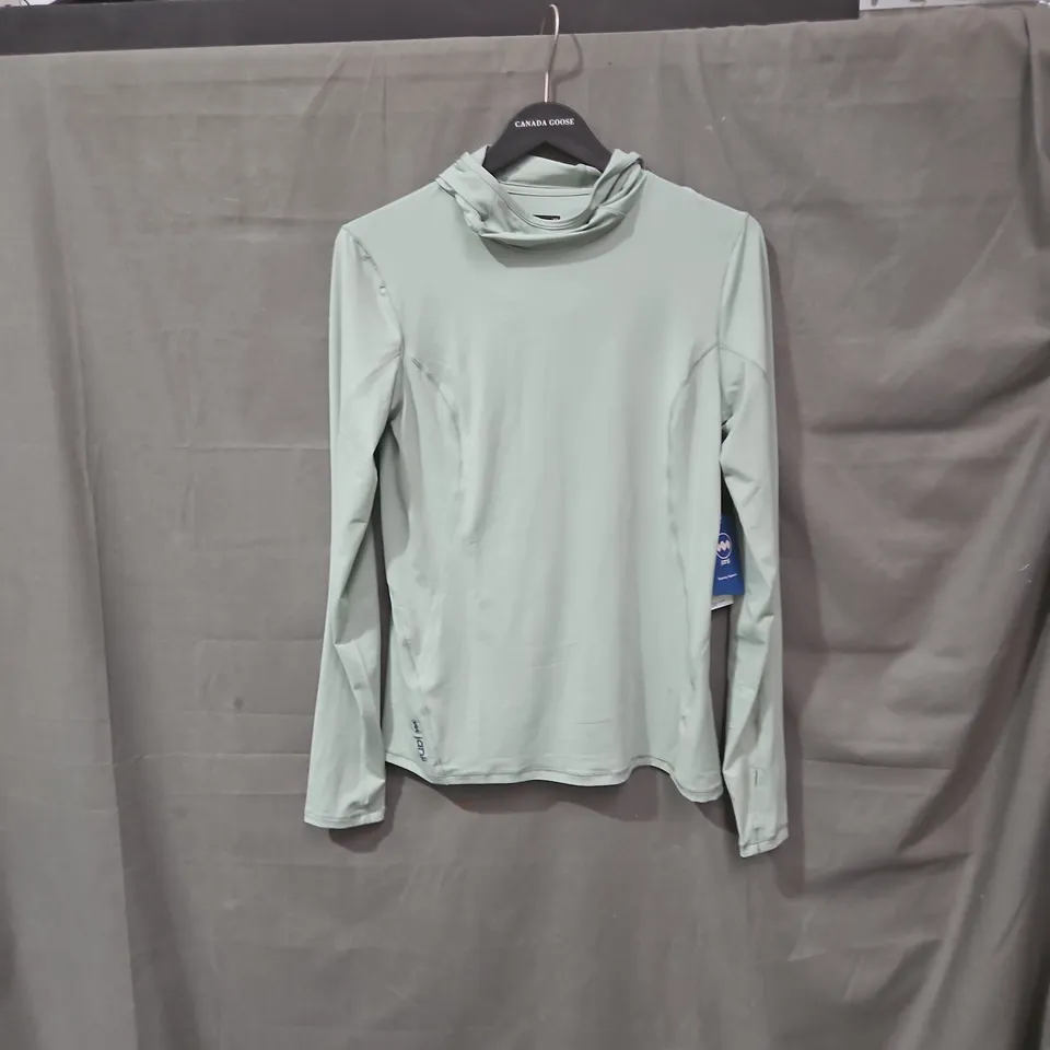 APPROXIMITLY 25 ITEMS INCLUDING JUMPSUIT TOPS PANTS ECT