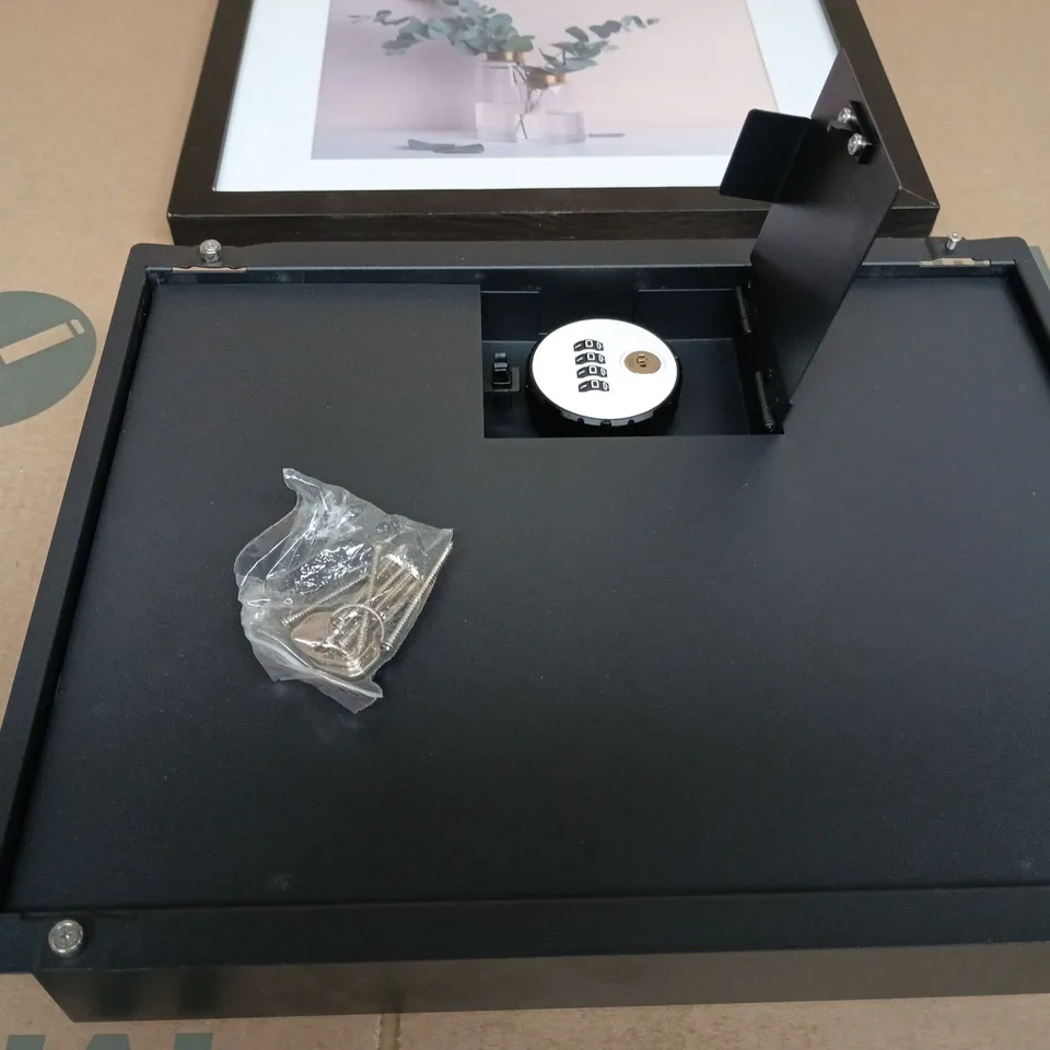 ELDER WELDER HIDDEN SAFE WITH PAINTING COVER BOXED