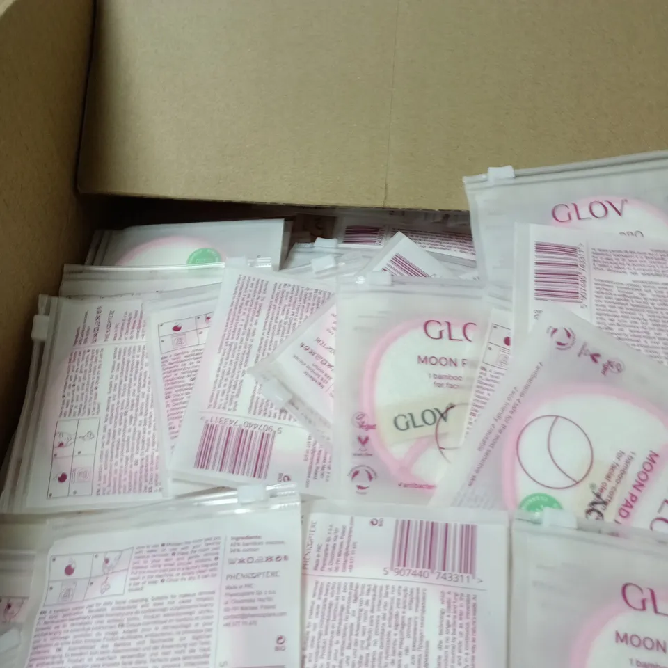 BOX OF APPROXIMATELY 300 X GLOV MOON PAD PRO 