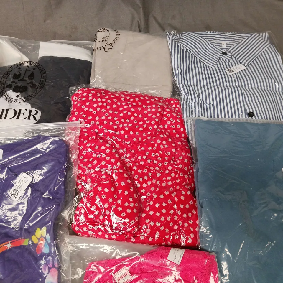 LARGE QUANTITY OF ASSORTED CLOTHING ITEMS TO INCLUDE CIDER AND DRAMA CALL