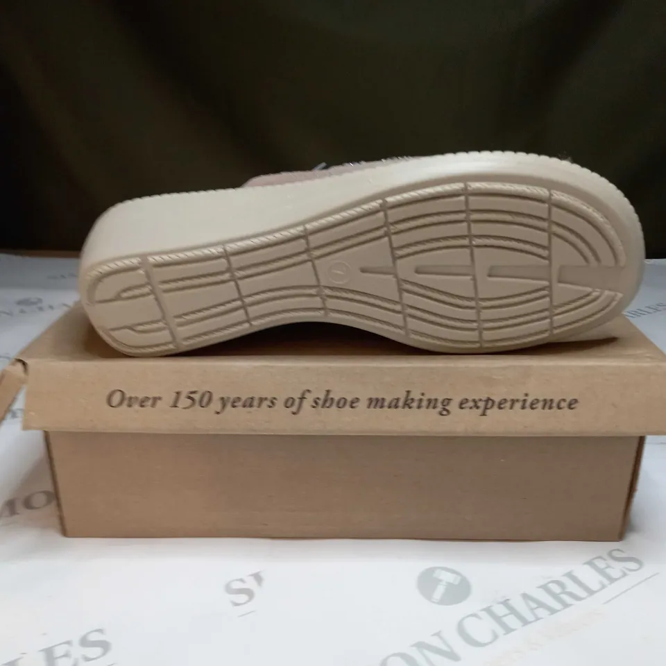 BOXED CUSHION WALK DIAMANTE MULE SIZE 7