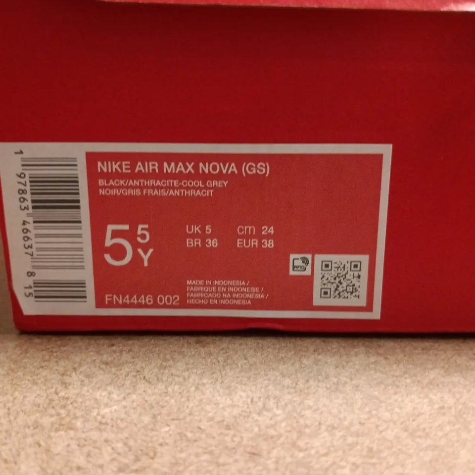 BOXED PAIR OF NIKE AIR MAX NOVA (GS) BLACK/ANTHRACITE/COOL GREY – UK 5