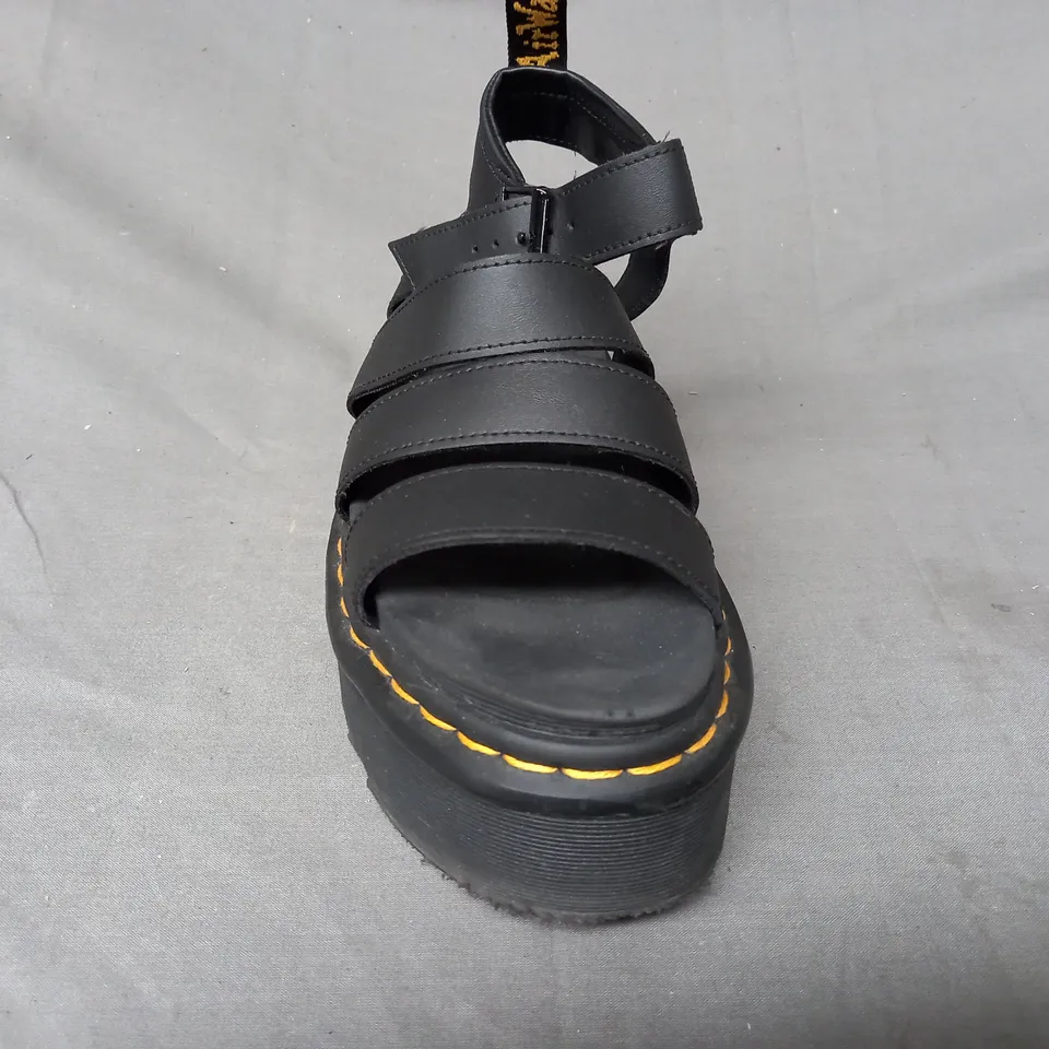 PAIR OF DR MARTENS PLATFORM OPEN TOE SANDALS IN BLACK UK SIZE 5