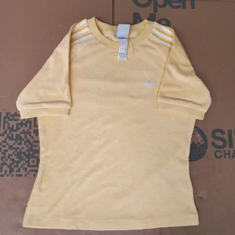 ADIDAS KID'S SHORT SLEEVE T-SHIRT IN YELLOW/WHITE SIZE SMALL (8-10 YEARS)
