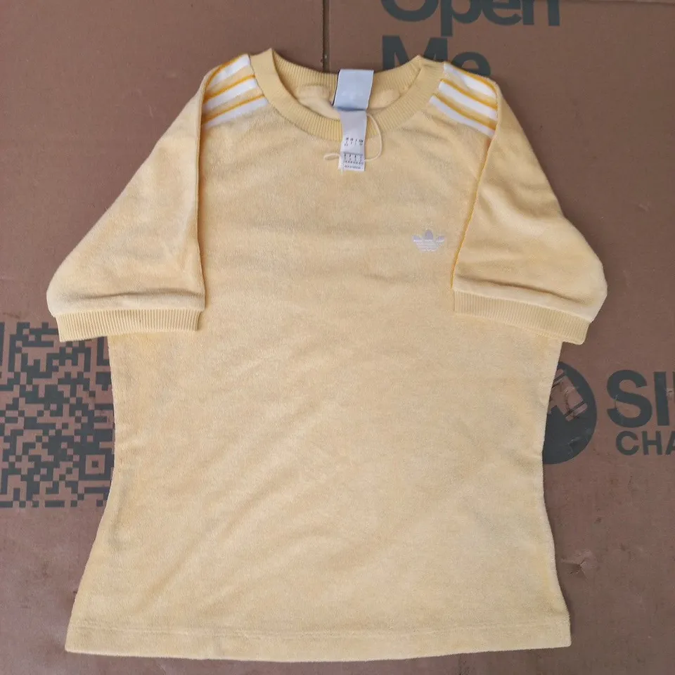 ADIDAS KID'S SHORT SLEEVE T-SHIRT IN YELLOW/WHITE SIZE SMALL (8-10 YEARS)
