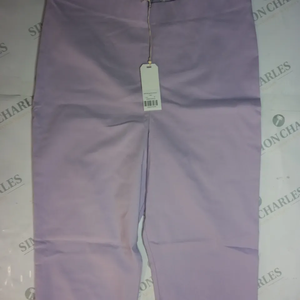 MAISON DE NIMES STRETCH CAPRI TROUSER IN LILAC- SIZE MEDIUM 