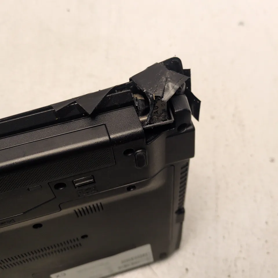 FUJITSU LIFEBOOK A514 LAPTOP – BLACK, FAULTY TOUCHPAD, LEFT-HINGE DAMAGE