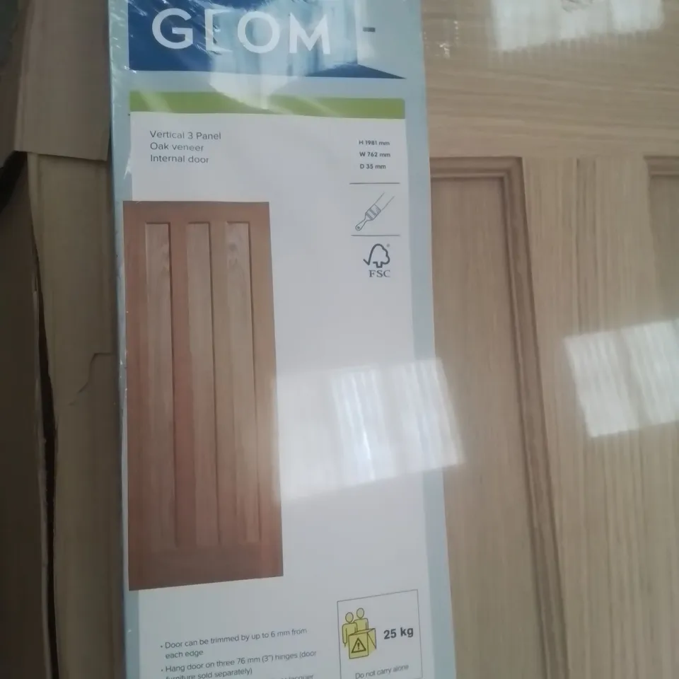 VERTICAL 3 PANEL OAK VENEER INTERNAL DOOR 1981 × 762