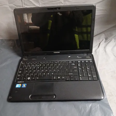 TOSHIBA SATELLITE PRO C660-1LR LAPTOP