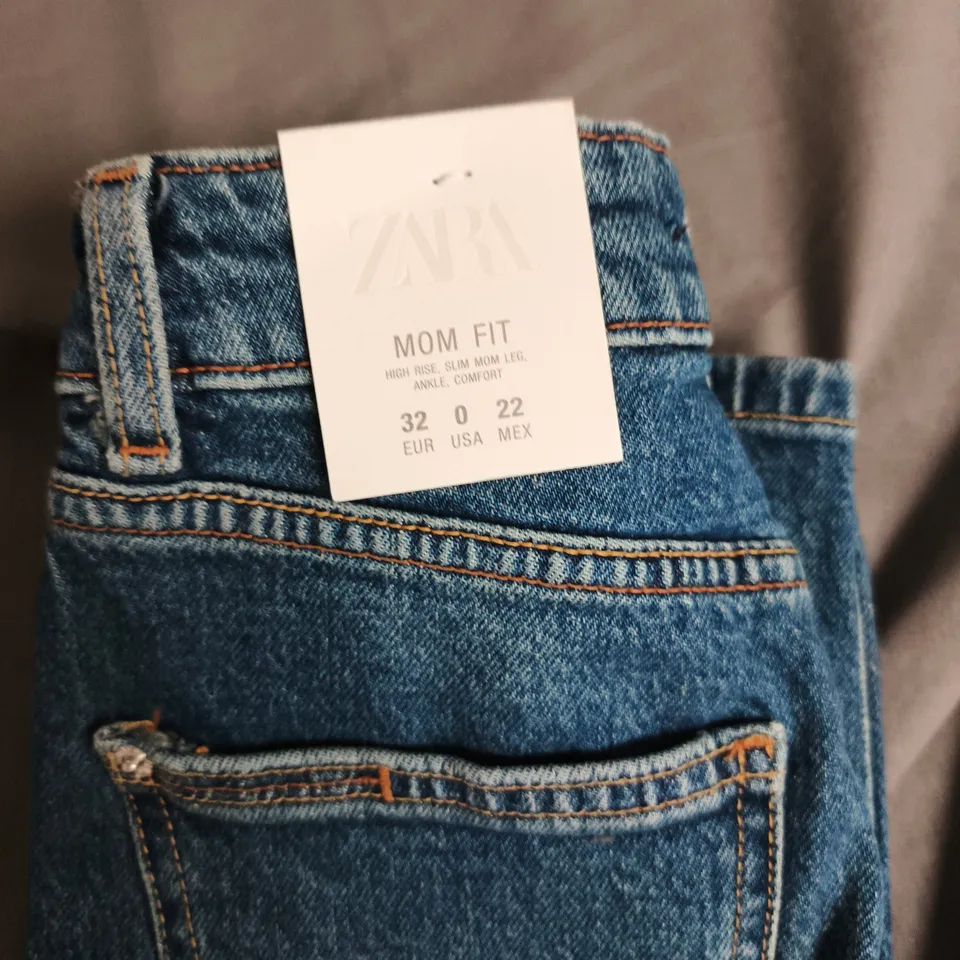 ZARA MOM FIT JEANS – HIGH RISE, SLIM MOM LEG, ANKLE, SIZE UK4 