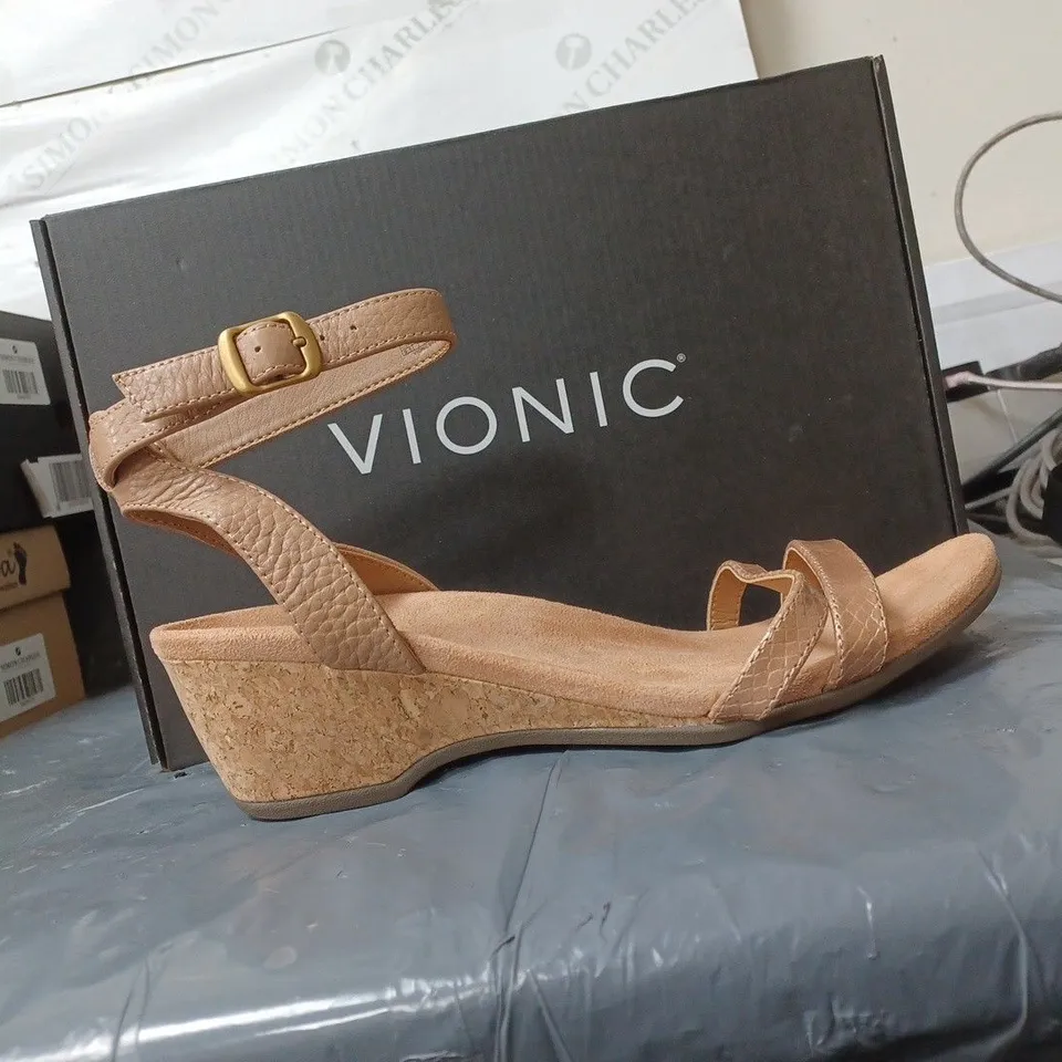 BOXED PAIR OF WEDGE HEELED SANDALS IN TAN COLOUR SIZE UNSPECIFIED 