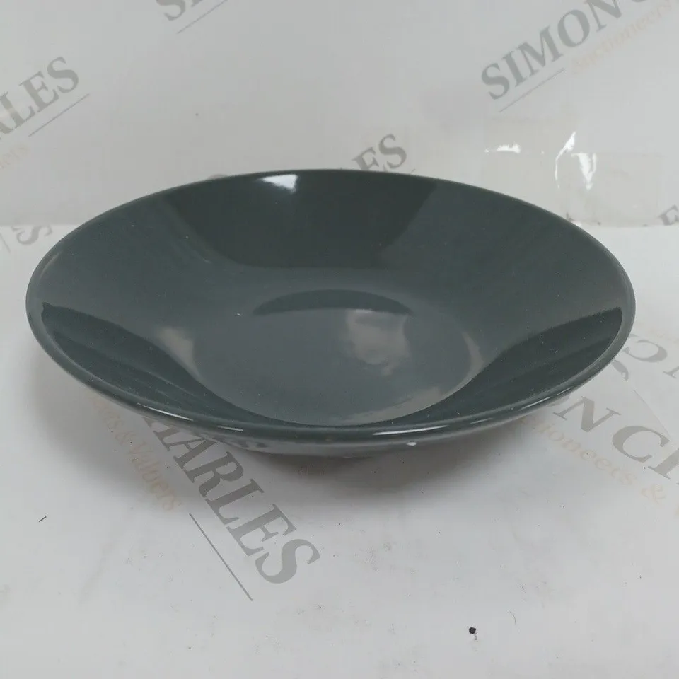 BRAND NEW BOXED CESIRO 18 PIECE DINNERWARE SET TO INLCLUDE LARGE PLATE SMALL PLATE AND BOWL IN DARK GREY  / COLLECTION ONLY 